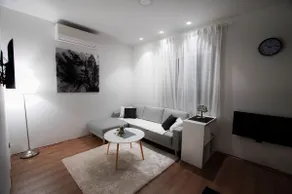 Luxury two-bedroom apartment + free parking - Image 3