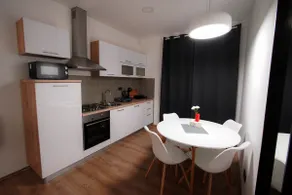 Luxury two-bedroom apartment + free parking - Image 2