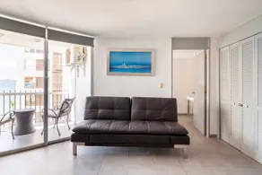 Direct beach access, beautiful view and security - Image 3