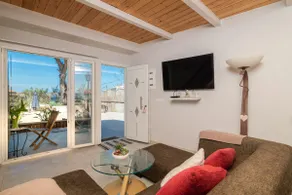 Sweet Cottage Retreat, 350m from the beach, by ZanteWize - Image 2