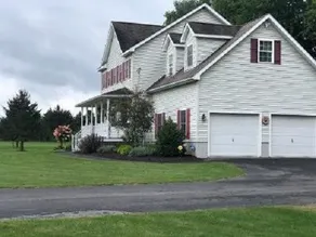 Modern 3 BDRM Home on a Golf Course w/ hottub - Image 2