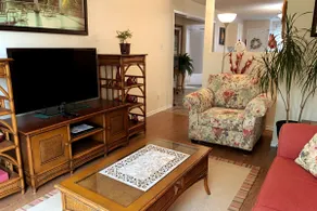 A cheerful and cozy waterfront grand mom's cottage - Image 5