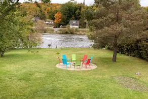 A cheerful and cozy waterfront grand mom's cottage - Image 2