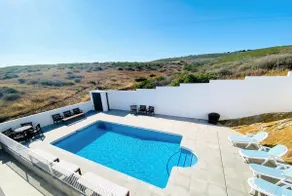 Book your holidays at this fully renovated Villa - Image 4