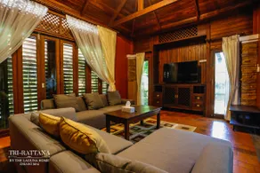 Beautiful Golden Teak Villa - Image 5