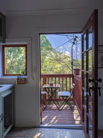 Sunny upstairs Unit w/ parking in 1920s Victorian - Image 5
