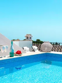 Boutique apt. with patio + rooftop terrace & pool - Image 3
