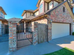 Spacious 4 Bed House With King Bed & Playground - Image 4