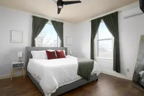 2 Bedroom Townhouse w/ Views + Private Parking - Image 4
