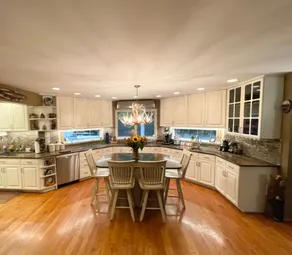 Bearfoot Camp~ Luxurious Home on 5 Private Acres Pet Friendly - Image 3