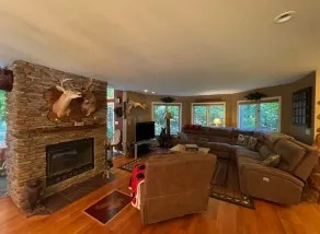 Bearfoot Camp~ Luxurious Home on 5 Private Acres Pet Friendly - Image 4