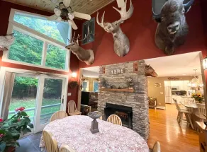 Bearfoot Camp~ Luxurious Home on 5 Private Acres Pet Friendly - Image 5
