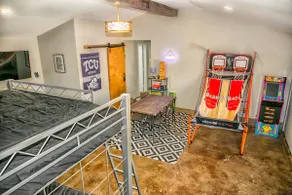 TCU Gameday House 15 Min to AT&T • Sleeps 12 - Image 5