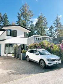 Designer Duplex-Style Suite, North Vancouver w A/C - Image 3