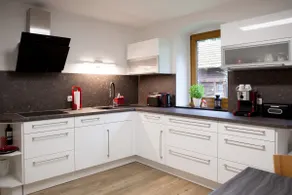 Historic estate house with modern furnishings - Image 3