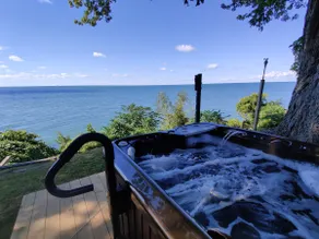 Year Round Hot Tub & Beautiful Views Cottage - Image 2
