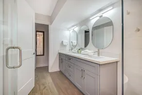 Private Studio w/fireplace and large tub near MSFT - Image 5