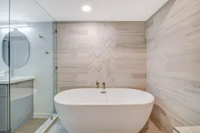 Private Studio w/fireplace and large tub near MSFT - Image 2