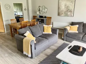 Welcome to 'ThatOne' our Cotswold Lakeside holiday home. - Image 2