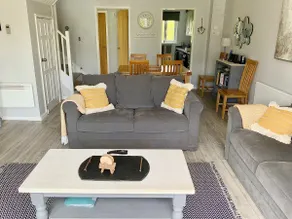 Welcome to 'ThatOne' our Cotswold Lakeside holiday home. - Image 5
