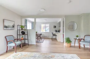 Fresh Apt w# Balcony by Arboretum, Shops, Cap Hill - Image 3