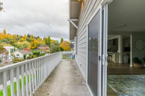 Fresh Apt w# Balcony by Arboretum, Shops, Cap Hill - Image 2