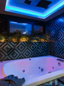 Romantic loft with private hot tub - Image 2