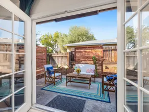 Boho Glam | Pet Friendly, Yard, Garage Parking - Image 4