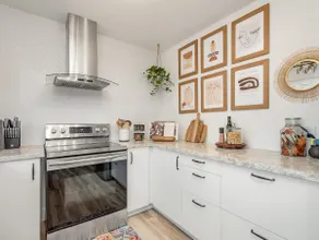 Boho Glam | Pet Friendly, Yard, Garage Parking - Image 5