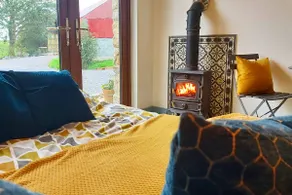 Charming 1-Bed Cottage with Hot Tub, Sauna & Pool - Image 3