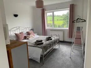 4 bedroom bungalow in peaceful countryside with log burner - Talar Deg, Capel Madog - Image 2