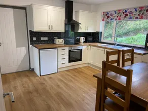 4 bedroom bungalow in peaceful countryside with log burner - Talar Deg, Capel Madog - Image 5