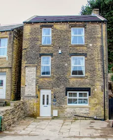 Close to Centre, ample parking, 6 double bedrooms - Image 4