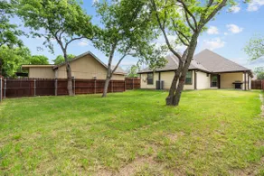 7 min to Stockyards- Cozy & Stylish Home - Image 4
