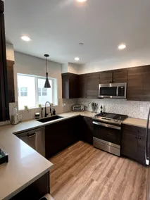🏝 Modern & Elegant Beach Townhouse: 2BDR - Image 3