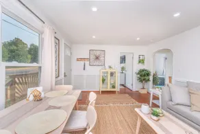 Kingwood Cottage, a beautiful 2-bedroom cottage across from Kingwood - Image 5
