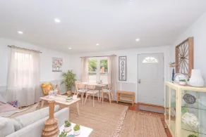 Kingwood Cottage, a beautiful 2-bedroom cottage across from Kingwood - Image 4