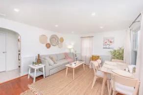 Kingwood Cottage, a beautiful 2-bedroom cottage across from Kingwood - Image 3