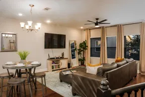 🎵Musical Getaway in East Downtown |Luxury Townhome - Image 2