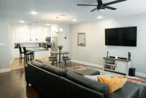 🎵Musical Getaway in East Downtown |Luxury Townhome - Image 3