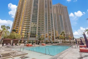 NEW! STRIP BALCONY - MGM SIGNATURE STUDIO SUITE - Image 3