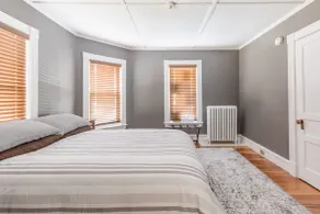 Newly renovated 2 bdrm apt in downtown Burlington - Image 3