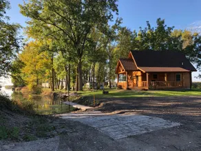 Hidden Waterfront Getaway - Image 2