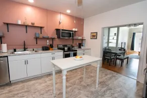 Fit for the whole family- Sweet Retreat on Main St - Image 5