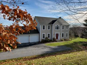 4 Bedroom Home Tucked Away in Litchfield Hills - Image 4