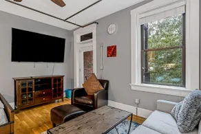 #1 ranked location |Luxury & Comfy| Free Parking🚘 - Image 5