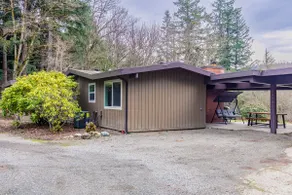 Sprouts and Spruces 3 bedroom home in Issaquah - Image 3