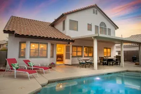 Remodeled 5 Bedroom Stunner close to LV Strip! - Image 2