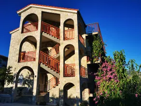Panoramic Balcony, Green Views & Pool Access - Image 4