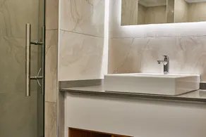 SkyGarden Suites - Deluxe Suite - Image 5